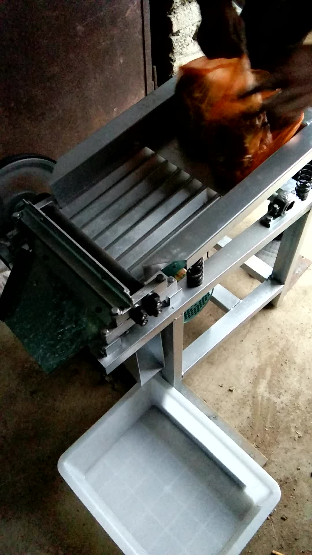 小型田螺肉壳分离机