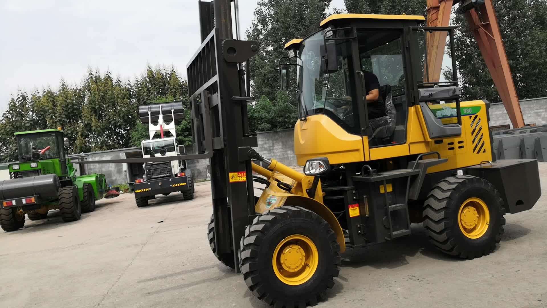 青州鲁装/青州山工三吨越野叉车试车视频