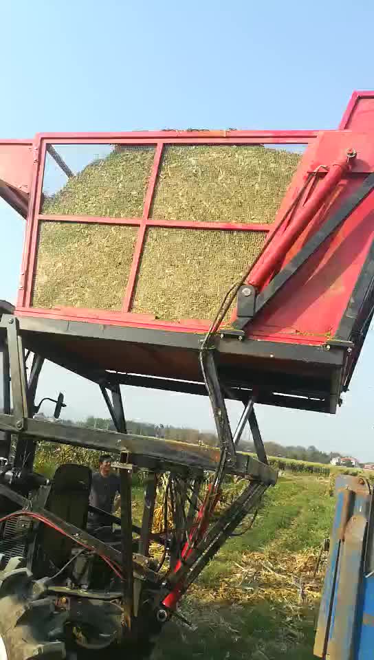 犇牛青储机倒料视频,青饲料收获机倒料视频,犇牛青贮机倒料视频