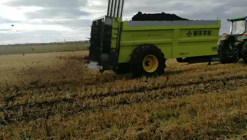 大连雨林工厂直销12立方施肥机有机肥抛撒车撒粪车